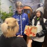 В Усть-Илимске семьям мобилизованных в преддверии Дня защитника Отечества вручат коробки с соленьями и вареньями от местного клуба садоводов