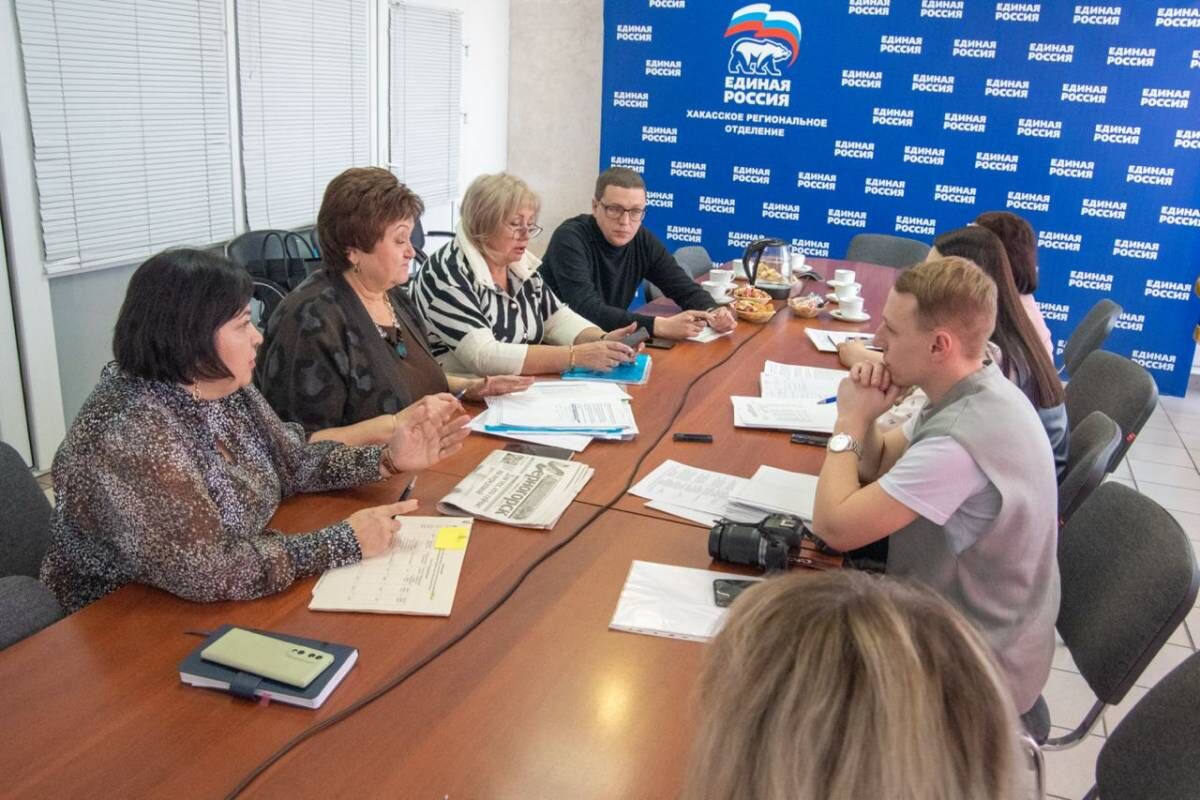 Координаторы федеральных партийных проектов «Единой России», которые реализуются в Хакасии, встретились со СМИ
