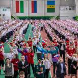 В Нижнекамске «Единая Россия» организовала флешмоб «Вперед, Россия!»
