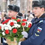 По всей стране «Единая Россия» провела акции в память о героях Сталинградской битвы