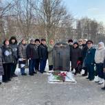 Единороссы запада Москвы поздравили жителей округа с Днем защитника Отечества