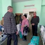Активисты партии навестили бойцов, проходящих лечение в фокинском госпитале