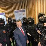 Безопасность москвичей в надежных руках: депутат Выборный с ветеранами СЗАО посетил тренировку курсантов колледжа полиции
