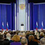 Владимир Путин: В числе добровольцев, которые сейчас находятся на передовой, есть депутаты Госдумы, региональных парламентов