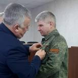 Бойца из Октябрьского района наградили медалью «За боевые заслуги»
