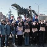 Единороссы Ленинского района Ростова возложили цветы к памятнику «Не вернувшимся казакам»