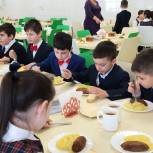 «Единая Россия» проверяет качество питания в школах республики