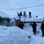 В Новосибирском районе единороссы помогли семьям мобилизованных, ветеранам и инвалидам с уборкой снега