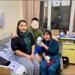 Алёна Кудачинова и Людмила Рыспаева в подмосковном госпитале навестили военнослужащего из Республики Алтай