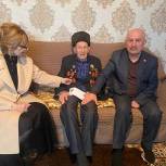 Асият Алиева посетила ветерана ВОВ и семью участника СВО из Дербентского района