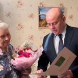 В Котельниках партийцы поздравили жительницу города с 95-летним юбилеем