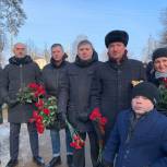 Костромские единороссы возложили цветы к мемориалу «Вечный огонь»