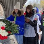 Сторонники «Единой России» в Волгодонске приняли участие в памятных акциях в честь Дня воинов-интернационалистов