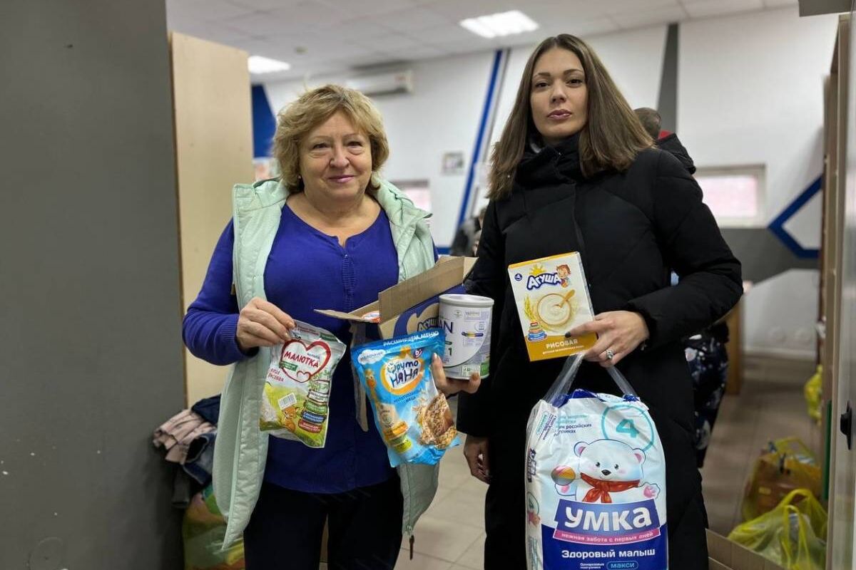 Единороссы Юго-Западного округа Москвы передали более полусотни наборов  детского питания многодетным семьям Мариуполя