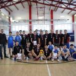 «Единая Россия» провела турнир по волейболу для школьников Ямальского района