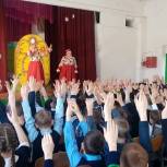 Единороссы организовали выезд Театра кукол в сельские школы Забайкалья