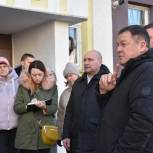 Владимир Немцев провел рабочий выезд на Камышовское шоссе, где начато строительство надземного пешеходного перехода