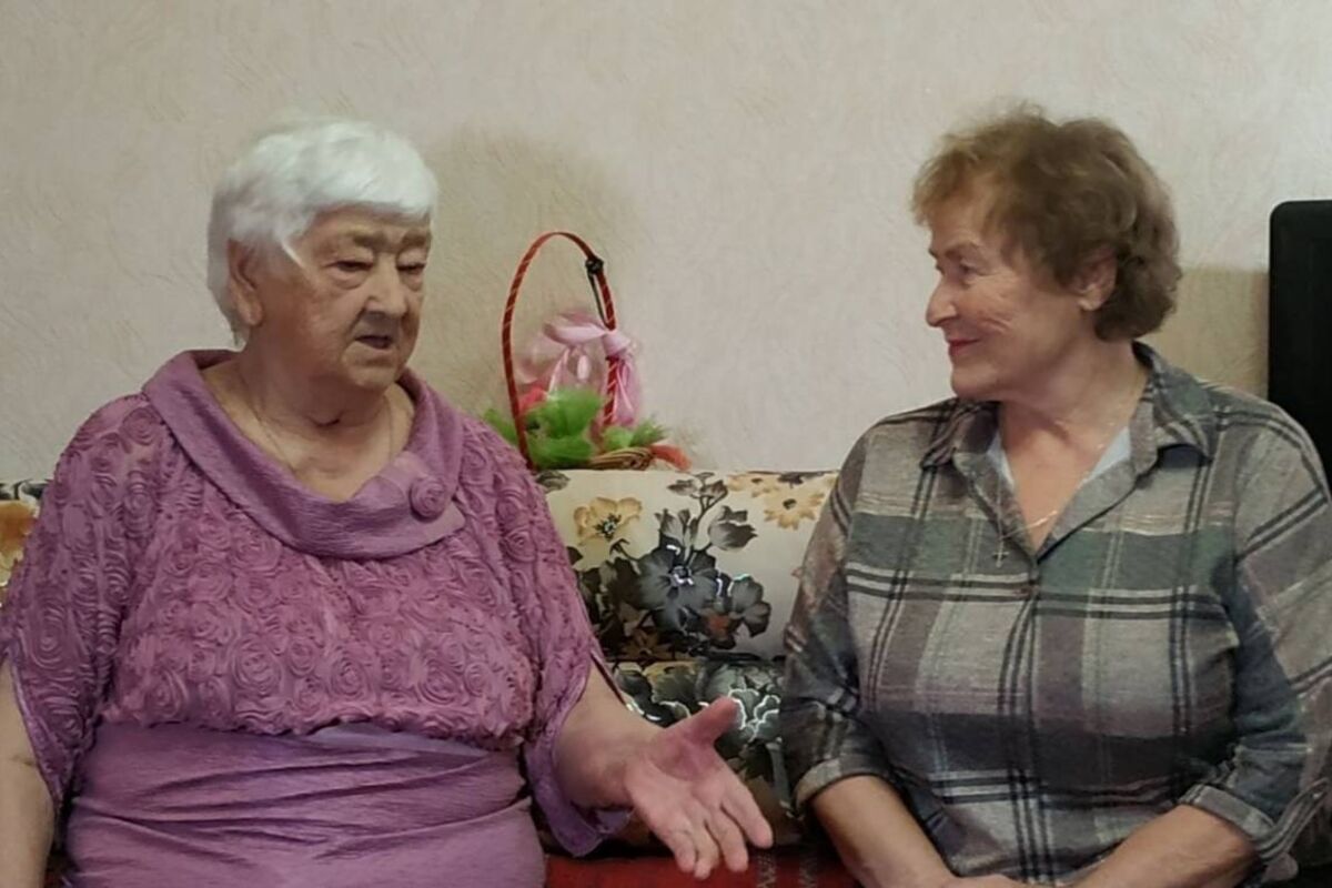 Партийцы поздравили с 90-летием жительницу Копейского городского округа