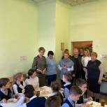 Единороссы проверили качество питания школьников в образовательных учреждениях региона