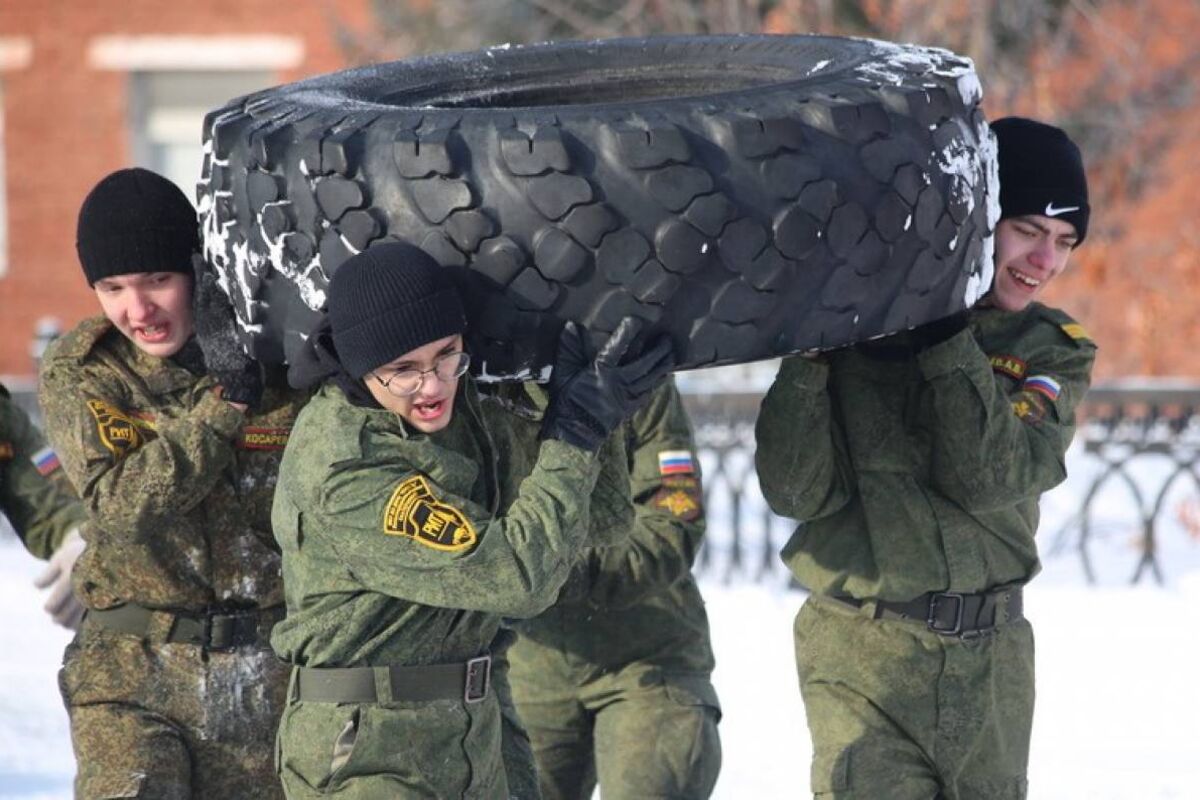 Партийцы Верх-Исетского отделения партии провели военно-спортивную игру  «Патриот»