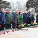 Депутат Ирина Жукова почтила память воинов-освободителей города Шахты