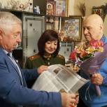 Ейские единороссы поздравили ветеранов с 80-летием со Дня освобождения города