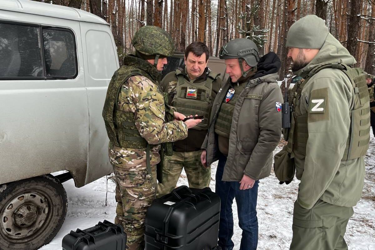 Единороссы встретились со смоленскими бойцами 144-й гвардейской Ельнинской  дивизии, которые героически бьются под Кременной | 02.02.2023 | Смоленск -  БезФормата