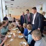 Качество питания в Грачевской школе оценил Юрий Мироненко