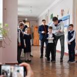 При поддержке «Единой России» на базе школ в ЛНР откроются кружки по робототехнике