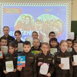 Жители Чебаркульского района подготовили посылки для бойцов СВО в рамках акции «Тепло для Героя»