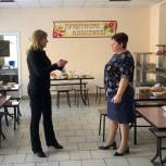 Депутат Госдумы Лариса Тутова провела мониторинг качества горячего питания в школах Песчанокопского района