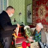 Юрий Максимов поздравил с Днём защитника Отечества участницу Сталинградской битвы