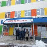 Снежинские партийцы оценили новую школу в Верхнеуральске