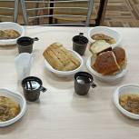 «Единая Россия» совместно с родителями школьников провела мониторинг школьного питания в Северо-Эвенском муниципальном округе