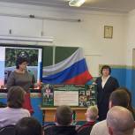 Живут и помнят: в Урюпинской школе открыли «Парту Героя», посвященную Константину Нехаеву