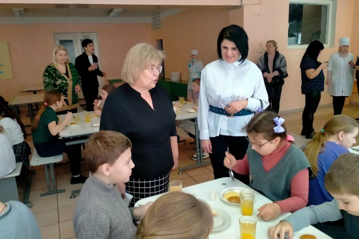 В Ливнах провели мониторинг качества горячего питания учащихся начальных классов
