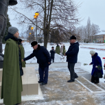Единороссы Новоторъяльского района почтили память воинов