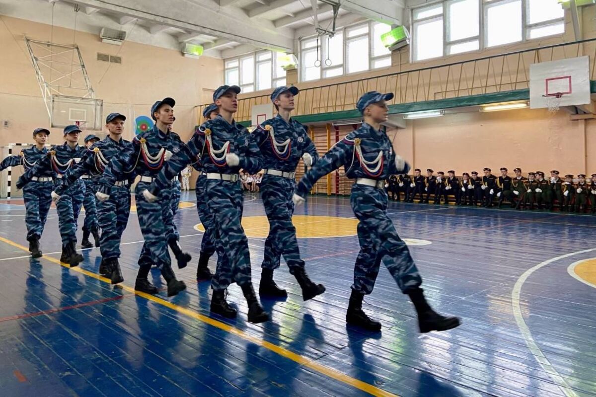 Военно-патриотические клубы Московского района показали навыки молодых  бойцов в Смотре строя и песни