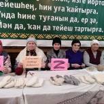 В Краснокамском районе жительницы вяжут носки для мобилизованных и добровольцев