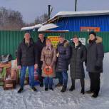 В Кемерово активисты «Единой России» передали корм для бездомных животных