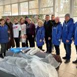 «Единая Россия» в Неклиновском районе доставила ткань и фурнитуру для пошива одежды участникам СВО в пункт временного размещения