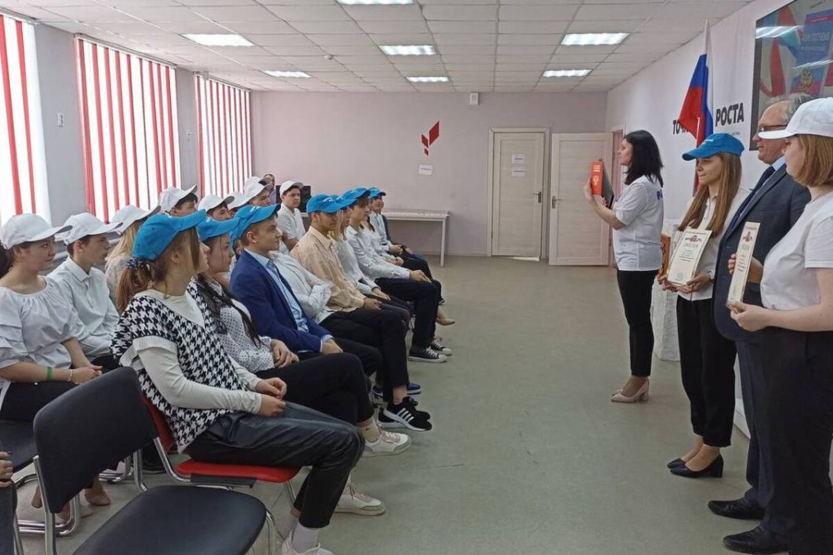 «Единая Россия» организовала для школьников Подгоренского района квест-игру «Конституция – основной закон страны»