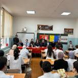 Депутаты «Единой России» рассказали о вреде наркотиков учащимся одной из школ Махачкалы
