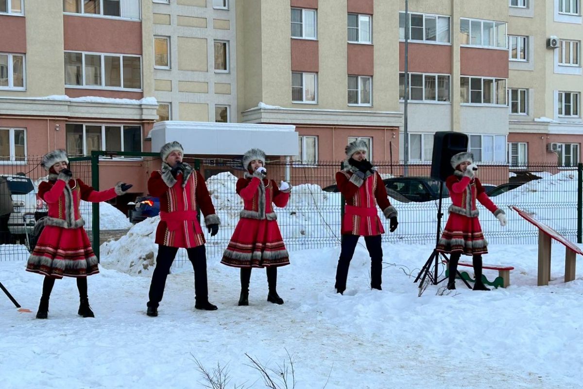 Ленинский партактив провел праздник для жителей МКД