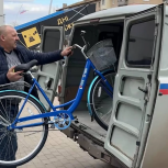 При поддержке «Единой России» почтальонам Запорожской области передали 600 велосипедов