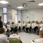 Во Владивостоке «Единая Россия» организовала экскурсию в больницу для школьников