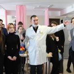 В Челнах молодые медики ознакомились с работой госпиталя для ветеранов войн