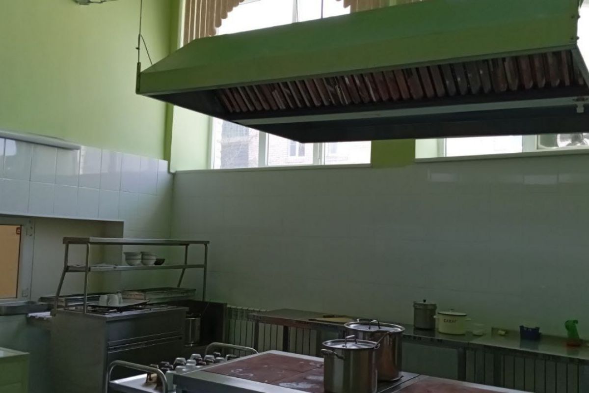 Партийный десант проверил школу в селе Черно-Озёрское после капитального ремонта