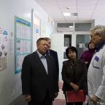 Николай Панков по просьбам жителей побывал в Дергачевской районной больнице