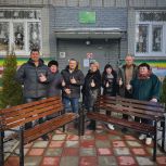 В рамках народной программы партийцы передали в детский сад №12 города Курска новые скамейки